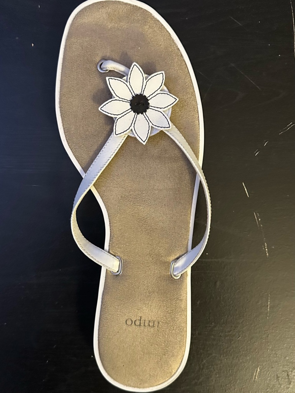 Impo - White flip sandal w/ floral accent - Size 11M